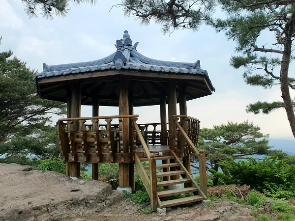 두타산 정상 정자