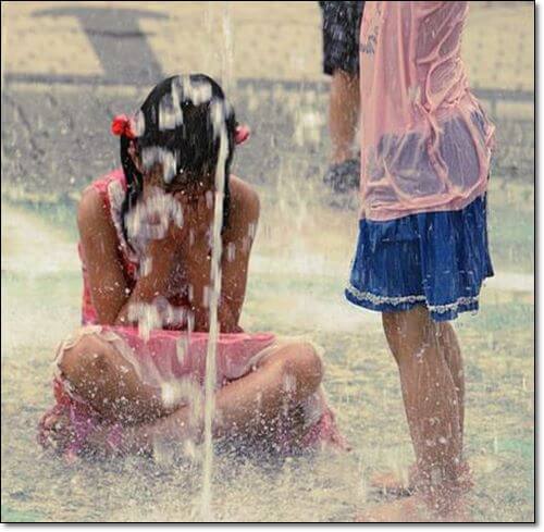 물놀이하는 아이들