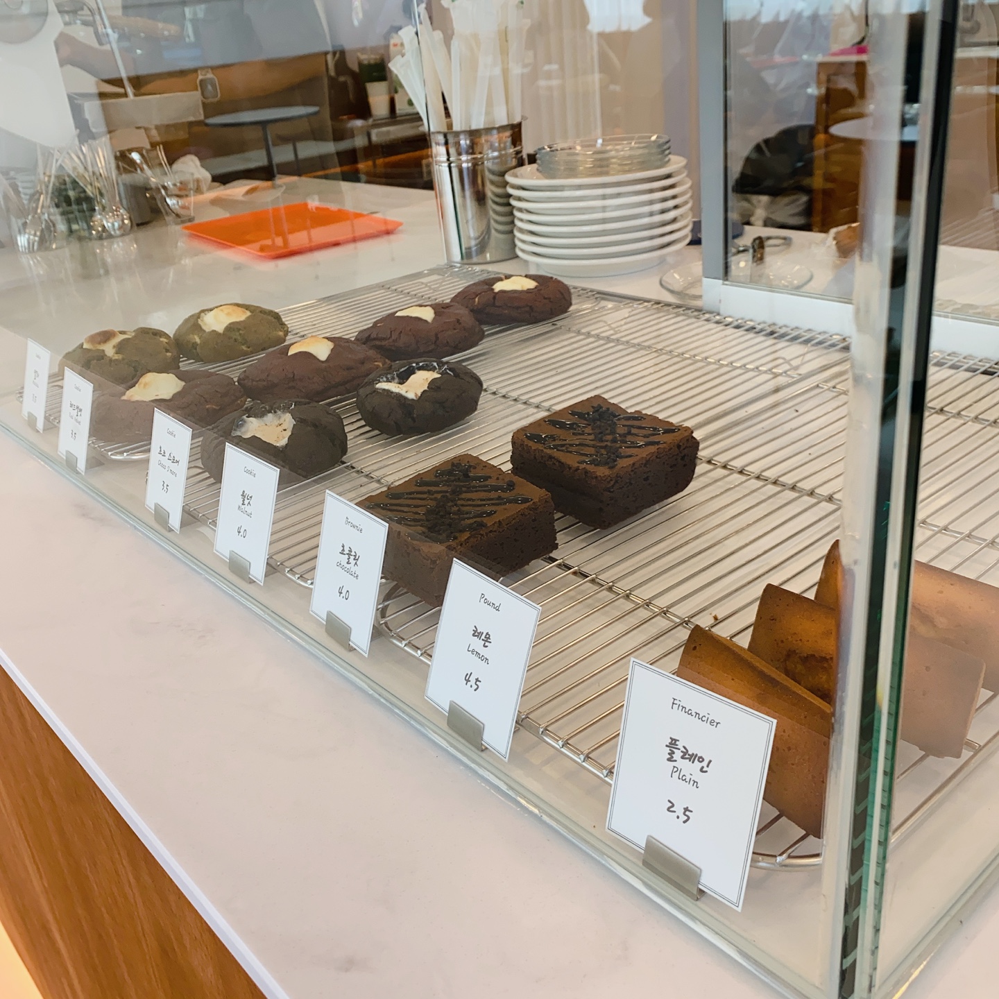 언이너프 커피바(Unenough Coffee Bar) 제주 노형 광평마을 탐라도서관 한라대학교 주차 리뷰 카페 추천