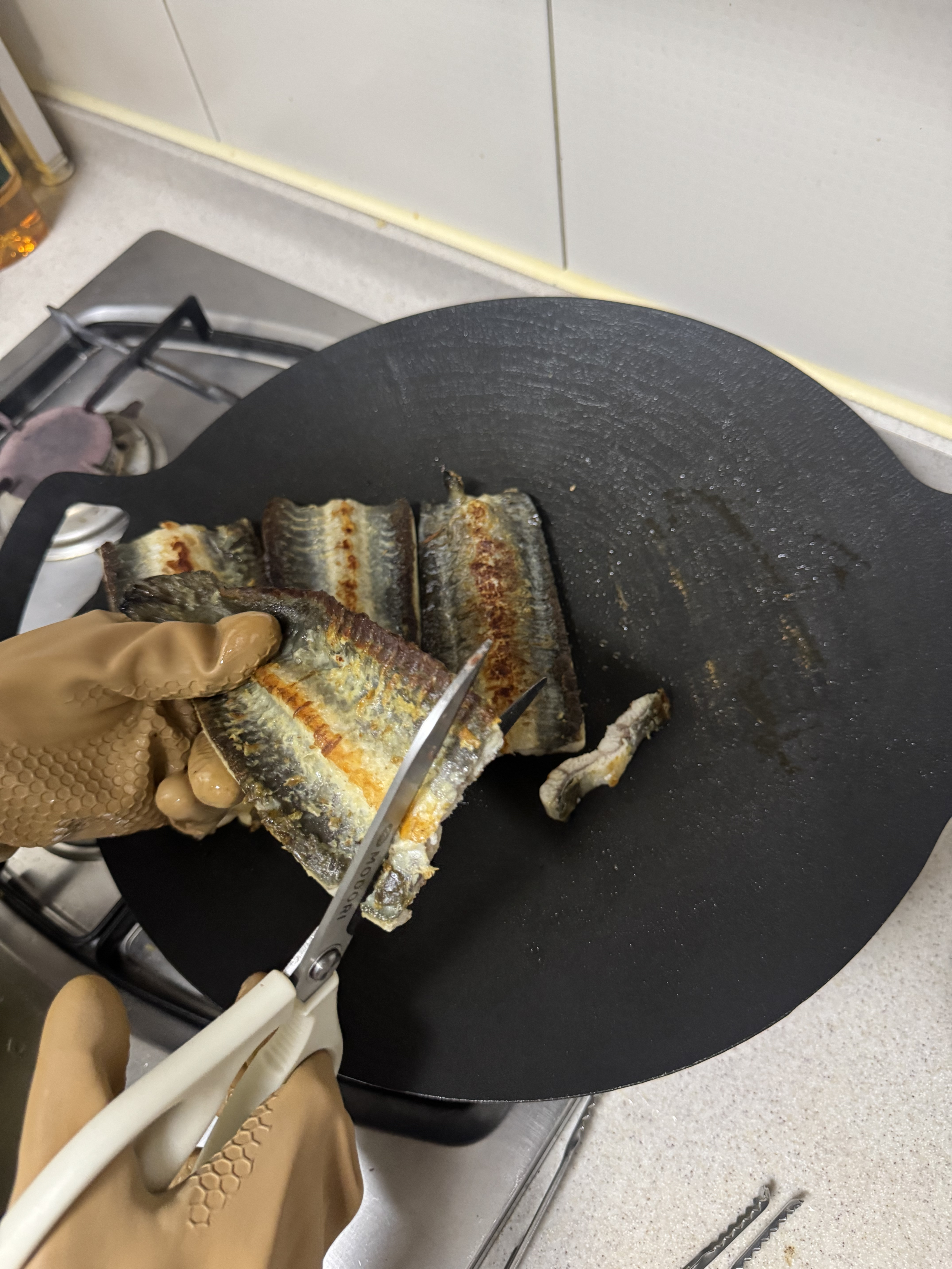 고창풍천장어갤러리 풍천장어 잘라주기