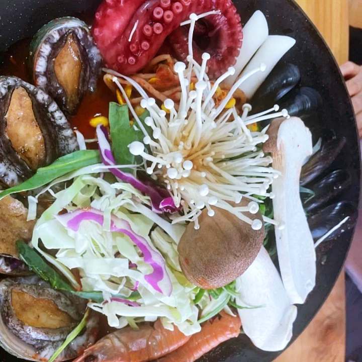 전참시 전지적참견시점 이영자 전복 두루치기 몸국 접짝뼈국 흑돼지 고사리 구이 맛있는 식당 제주 서귀포 맛집 위치 메뉴 가격 정보