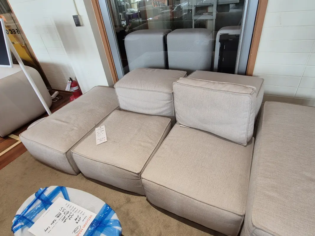 잭슨카멜레온 클레이 소파 사진