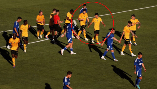 인종차별 당하는 황희찬