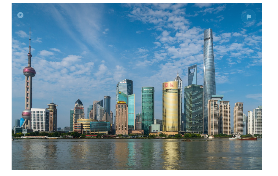 상하이 와이탄에서 바라본 푸둥의 건물들