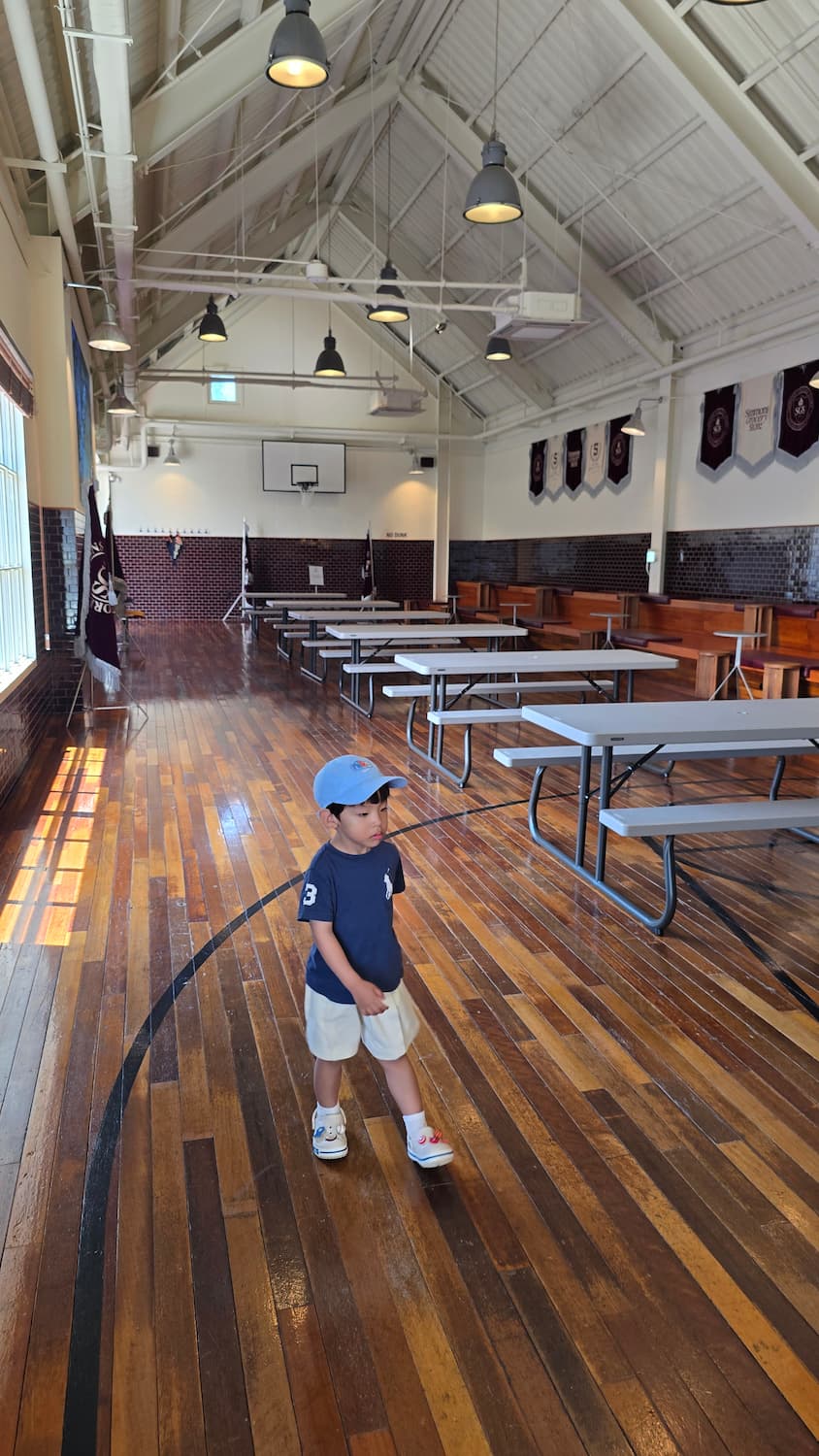 시몬스테라스 2층 농구장 컨셉 실내 사진