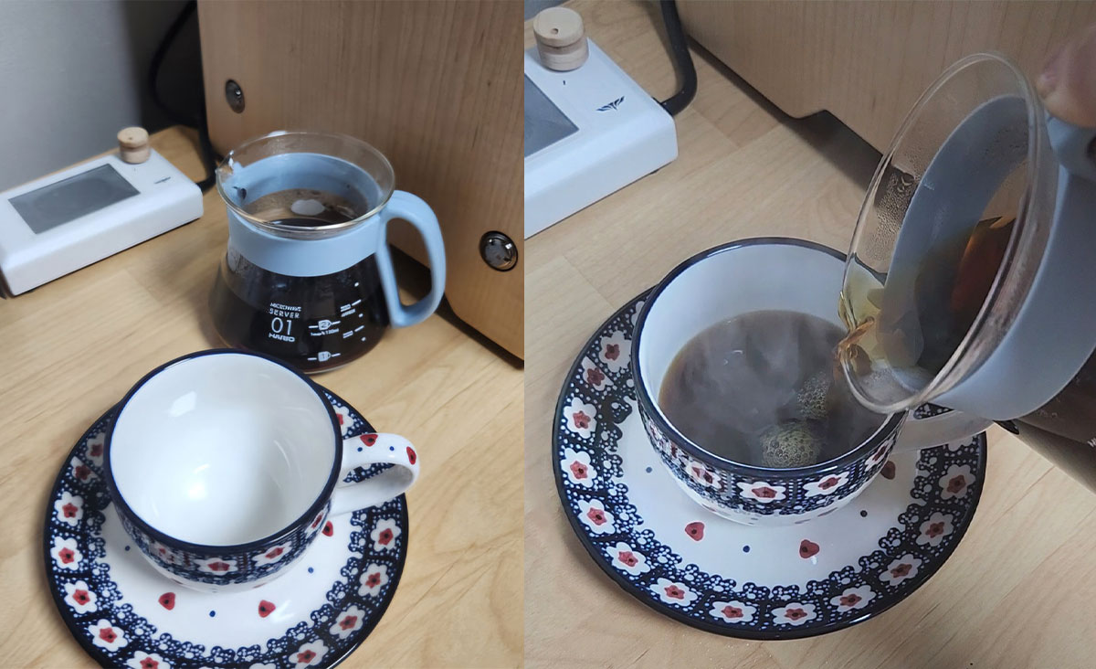 추출된 커피를 커피잔 따르고 있음