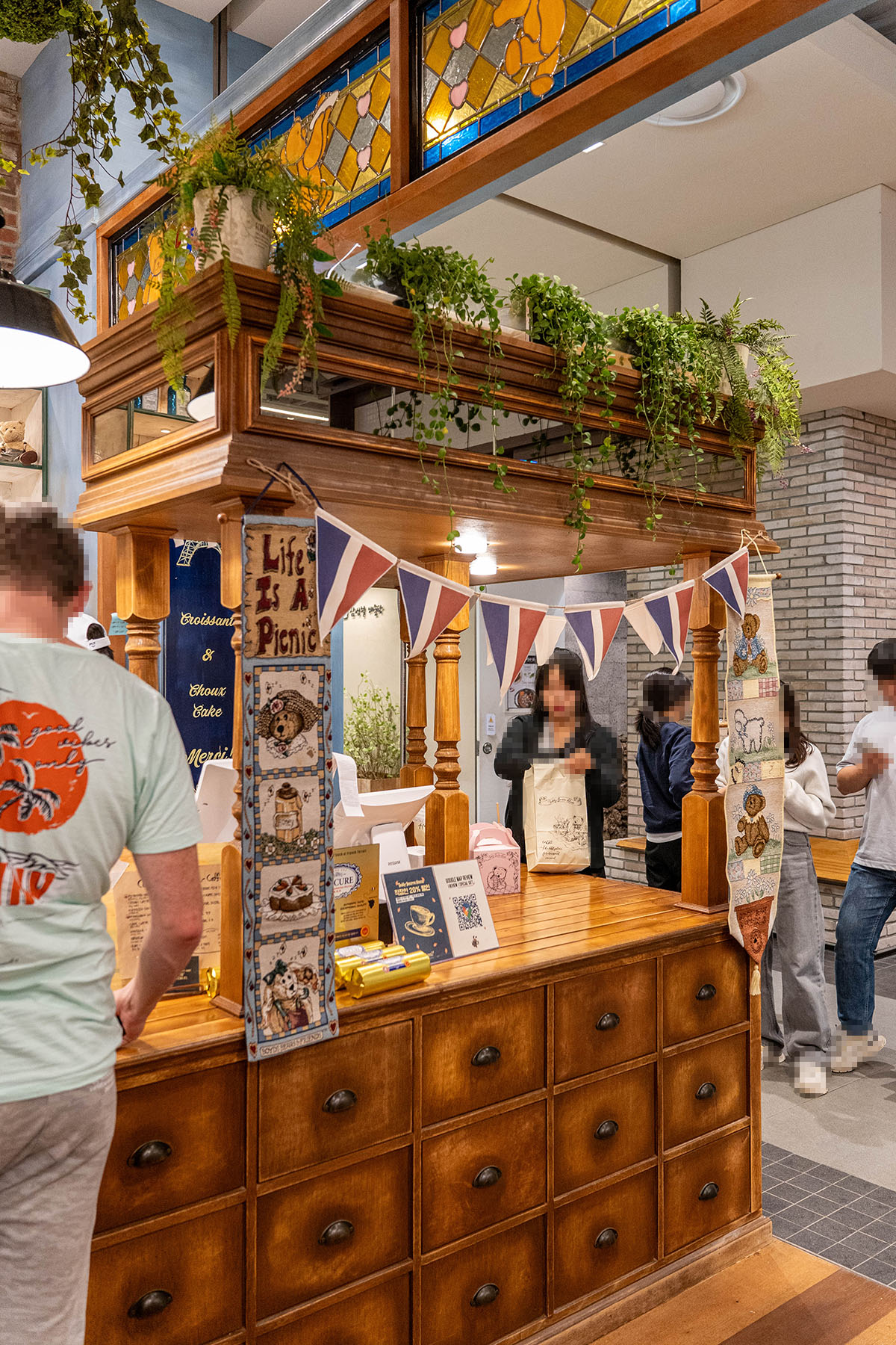 테디뵈르하우스 더현대서울점 내부