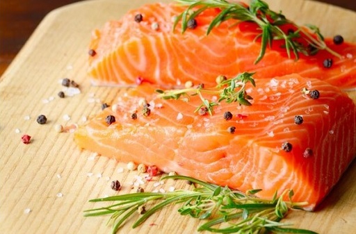 정신건강에 좋은 음식 TOP5 중 연어 이미지