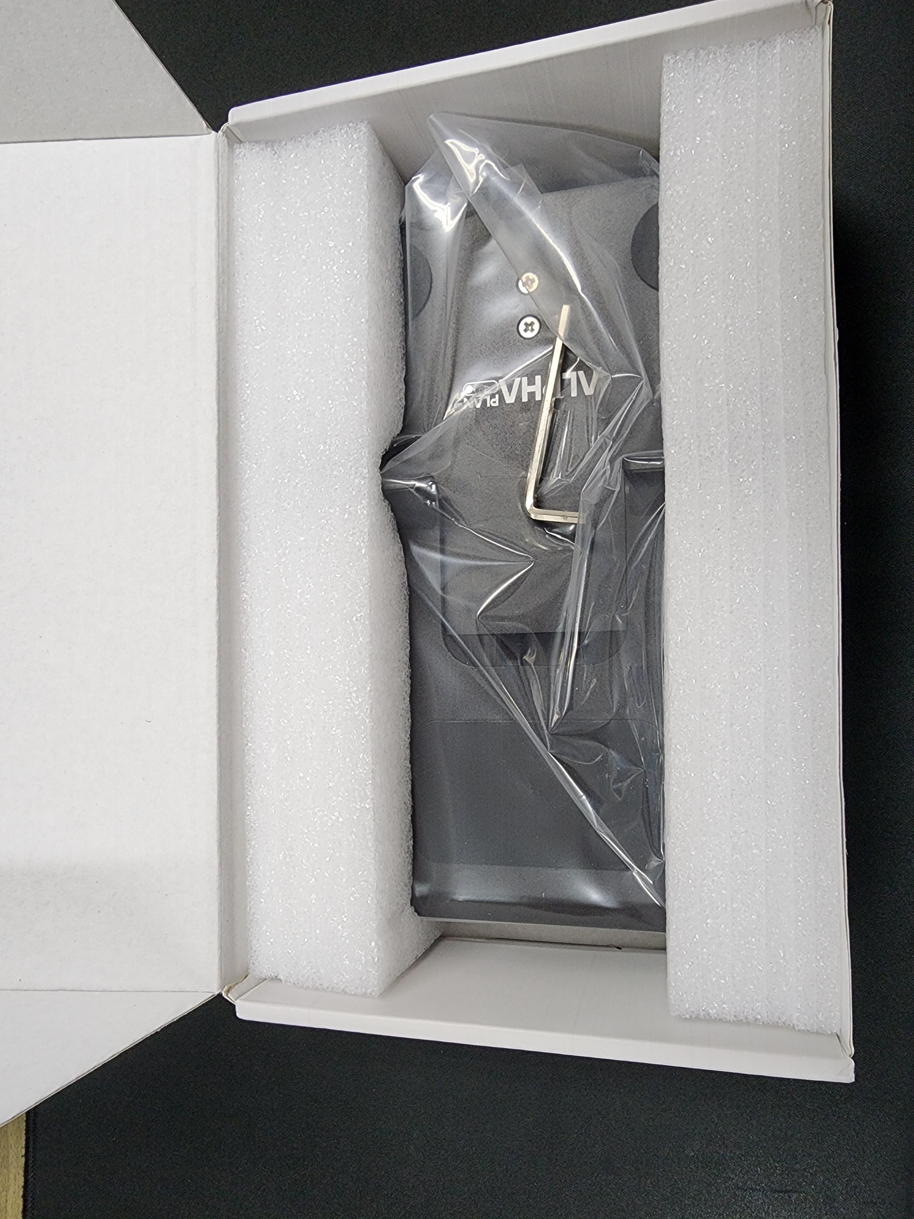 알파플랜 거치대 포장 상태 내부 사진.