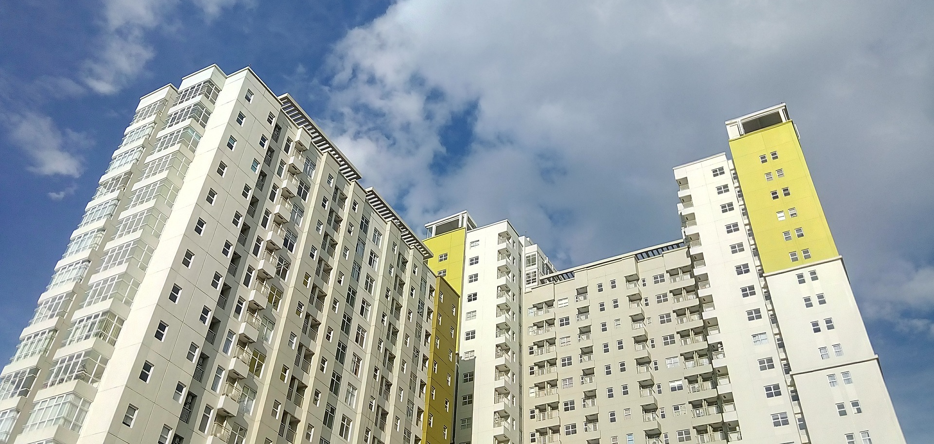 입주자 모집 공고문 읽는 방법 설명을 위한 아파트 단지 전경 이미지