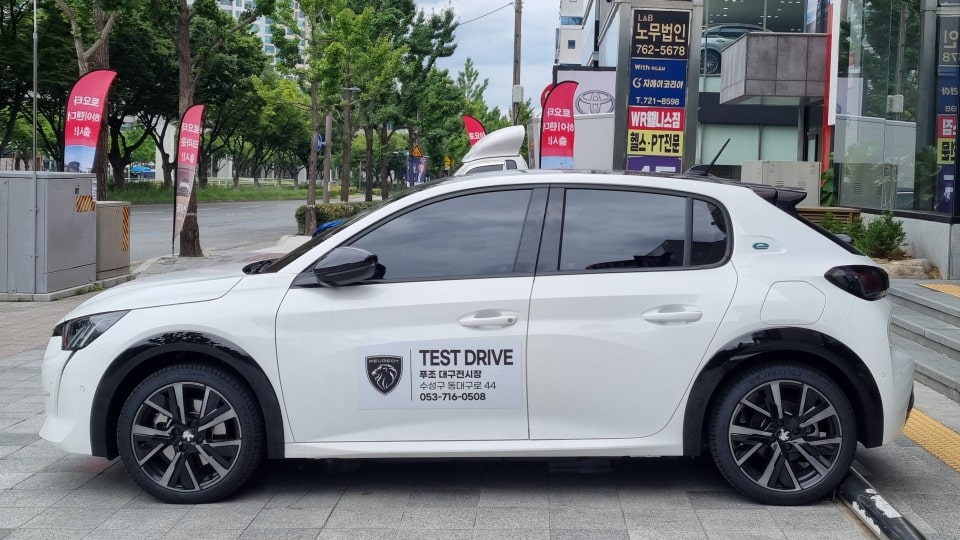 e-208 GT 옆모습입니다.