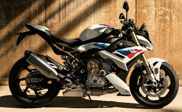 2024-BMW-S1000R-옆모습