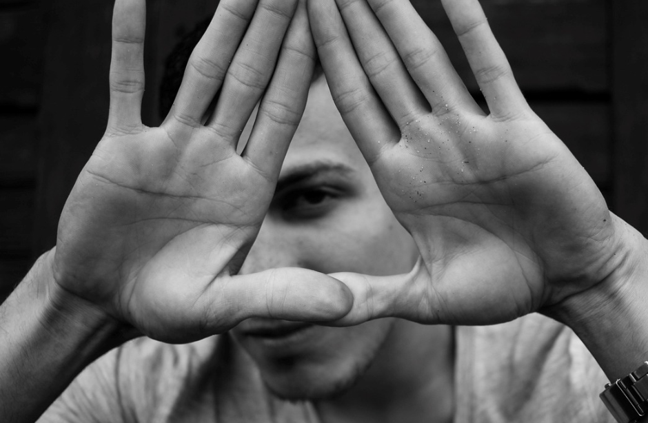 디지털성범죄-피해자-외로움-그루밍-성범죄-SNS-관음증