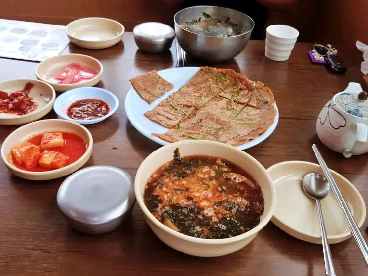 식객 허영만 백반기행도 반한 탱글 도토리묵 황태 육수 온묵밥 냉묵밥 묵사발 공주 맛집 추천