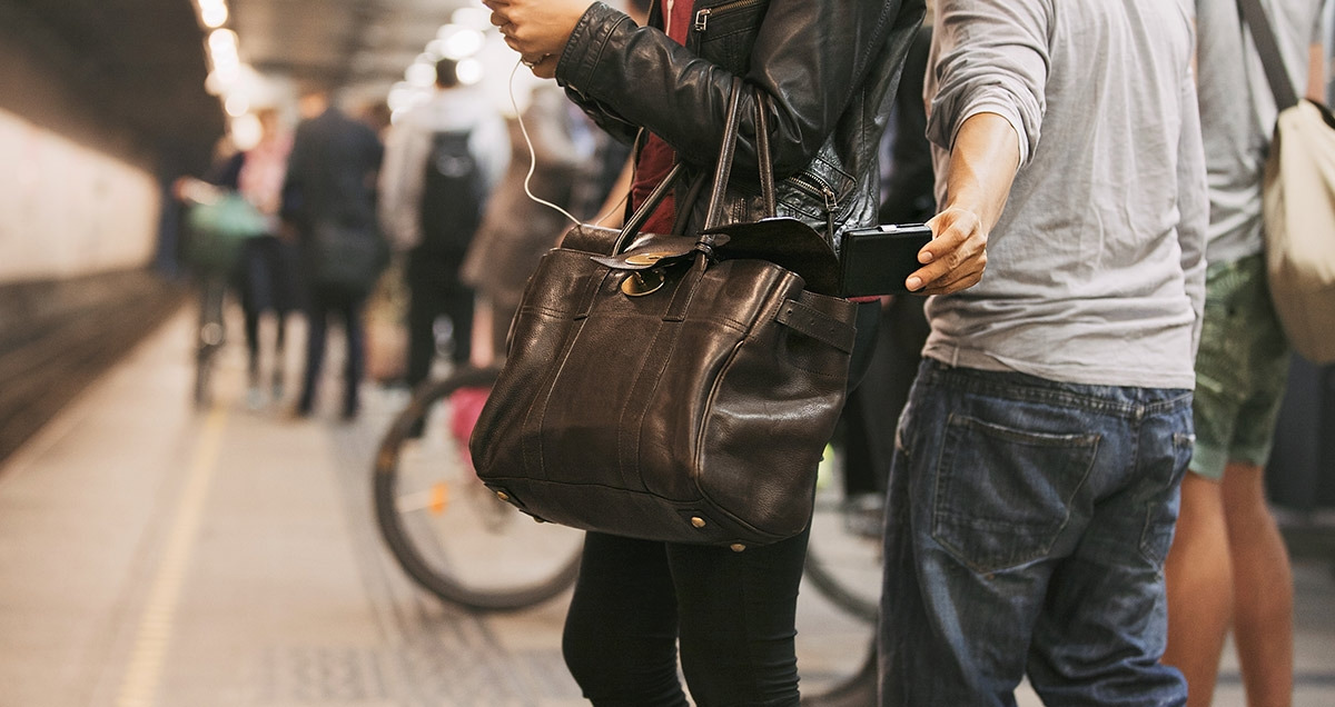 해외여행 중 소매치기 예방 & 대처법 – 안전한 여행을 위한 필수 가이드