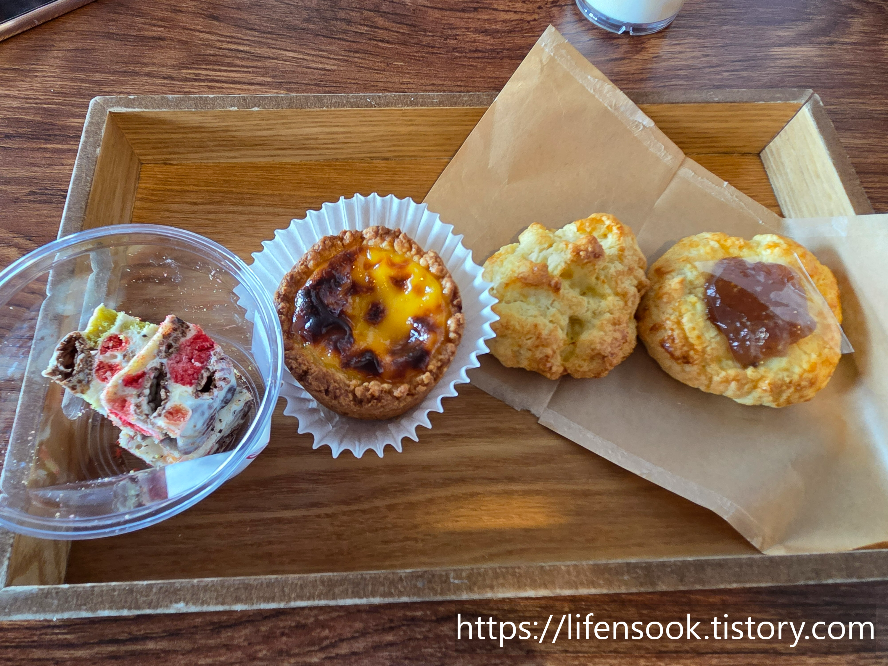 다과상사 주문한 디저트 1