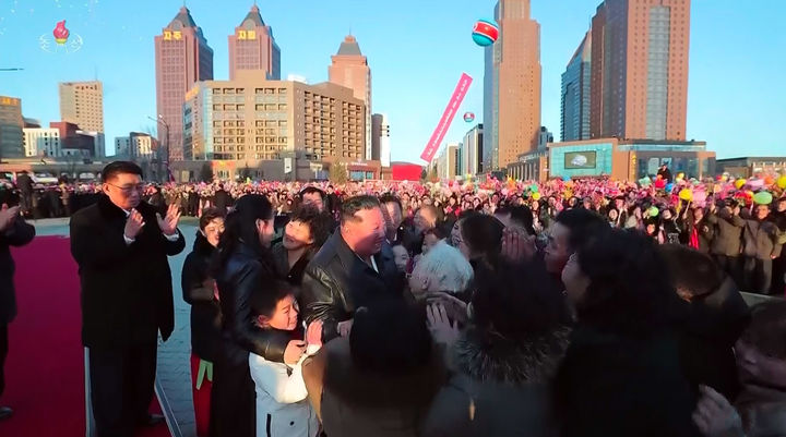 북한 새별거리 준공식