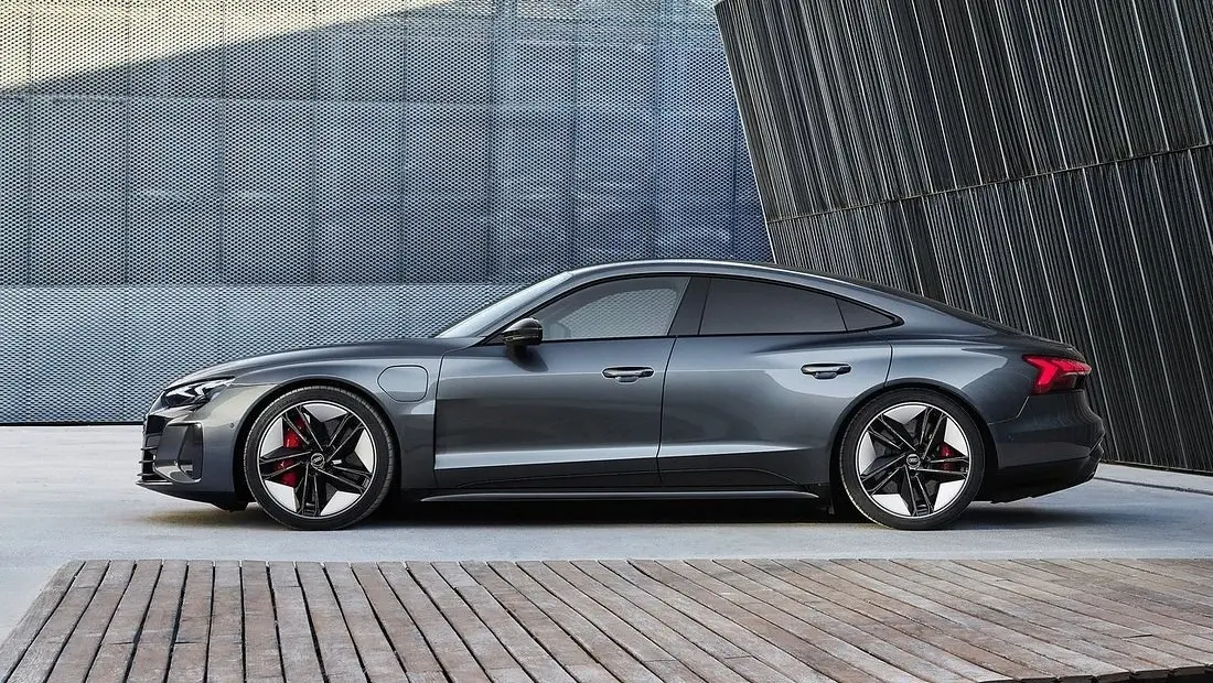 아우디 e-트론 GT 실구매가 모의견적 연비 제원 승차감 실내 디자인 인테리어 총정리