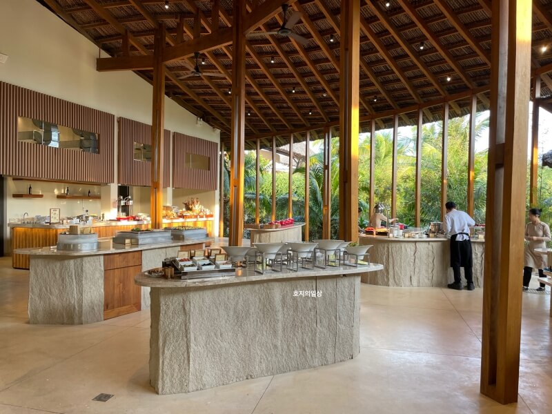 나트랑 아나만다라 깜란 올인클루시브 식당 내부