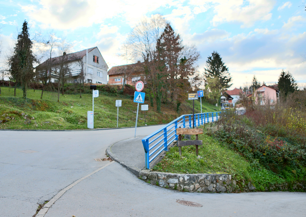 마을 초입에서 보이는 고즈넉한 크로아티아 라스토케 풍경 - The tranquil scenery of Rastoke, Croatia, seen from the entrance of the village.