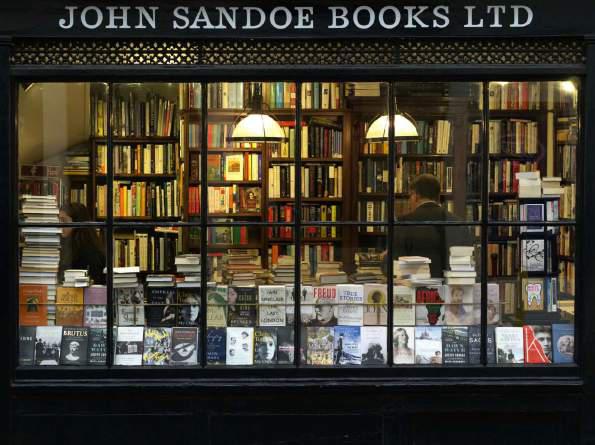 전지적 작가 시점의 특징, 서사적 장점, 작품 사례