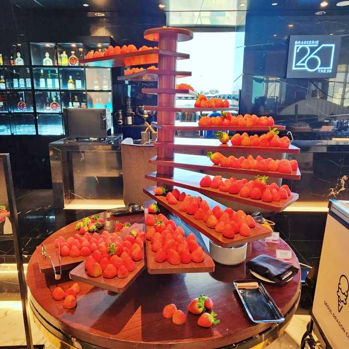 생방송투데이 용산 신용산 딸기 디저트 뷔페 맛집