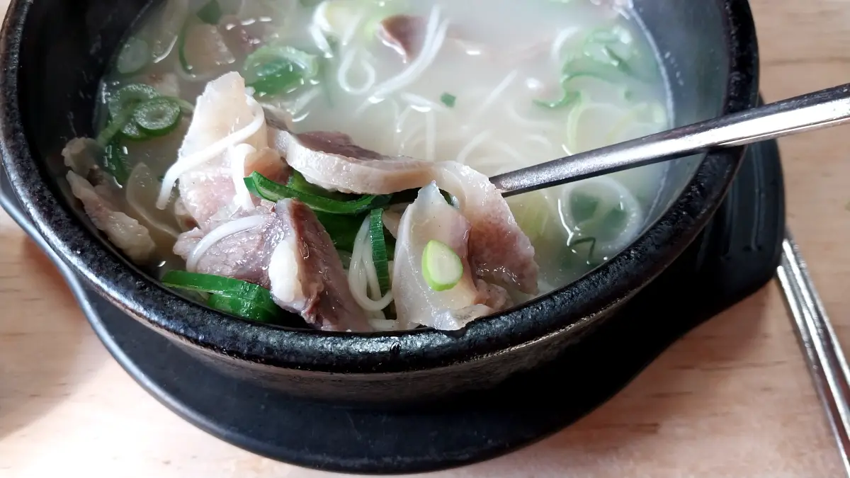 가평맛집-소머리국밥-푸짐한-고기건더기