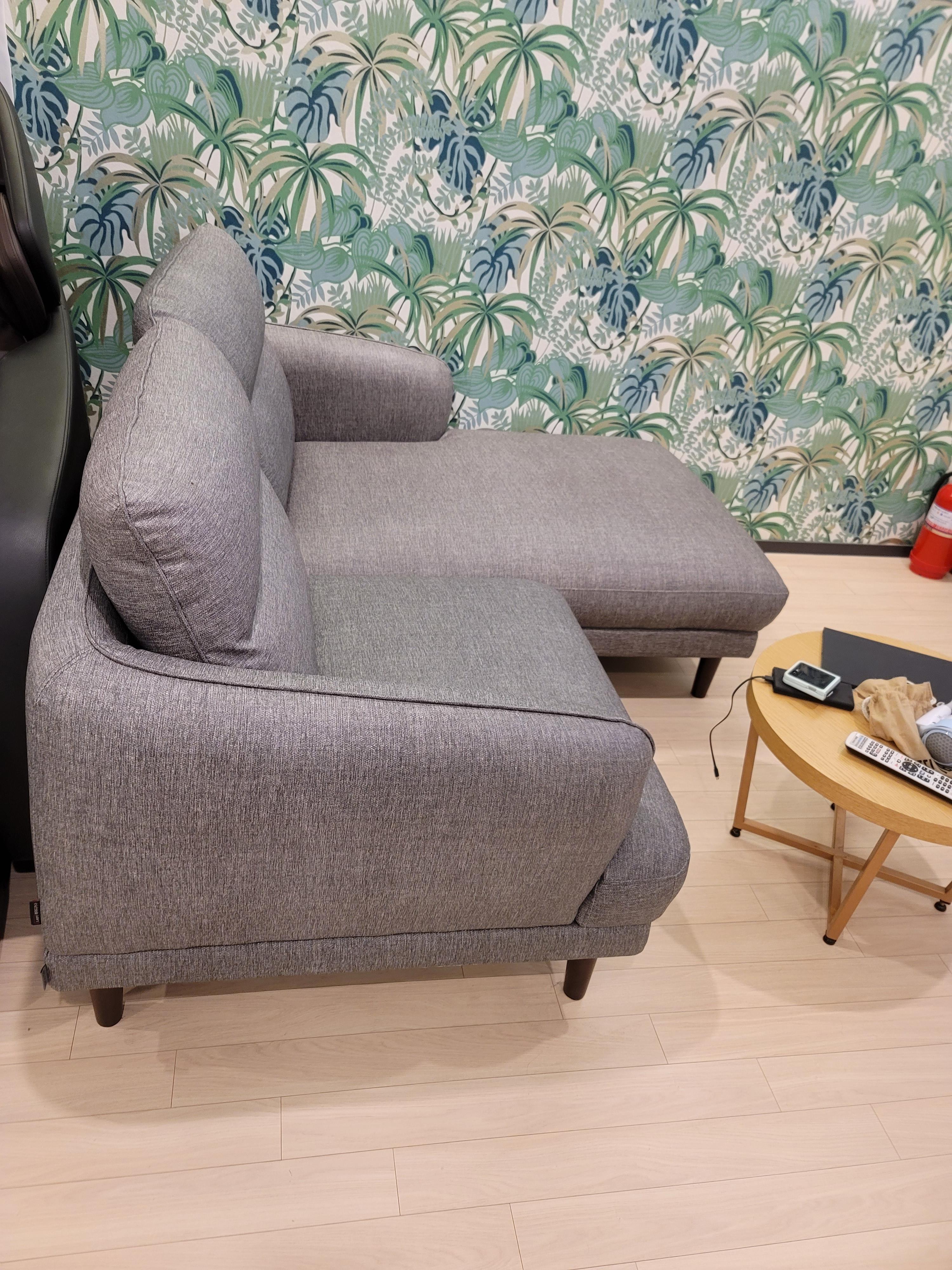 쇼파와 간이 탁자