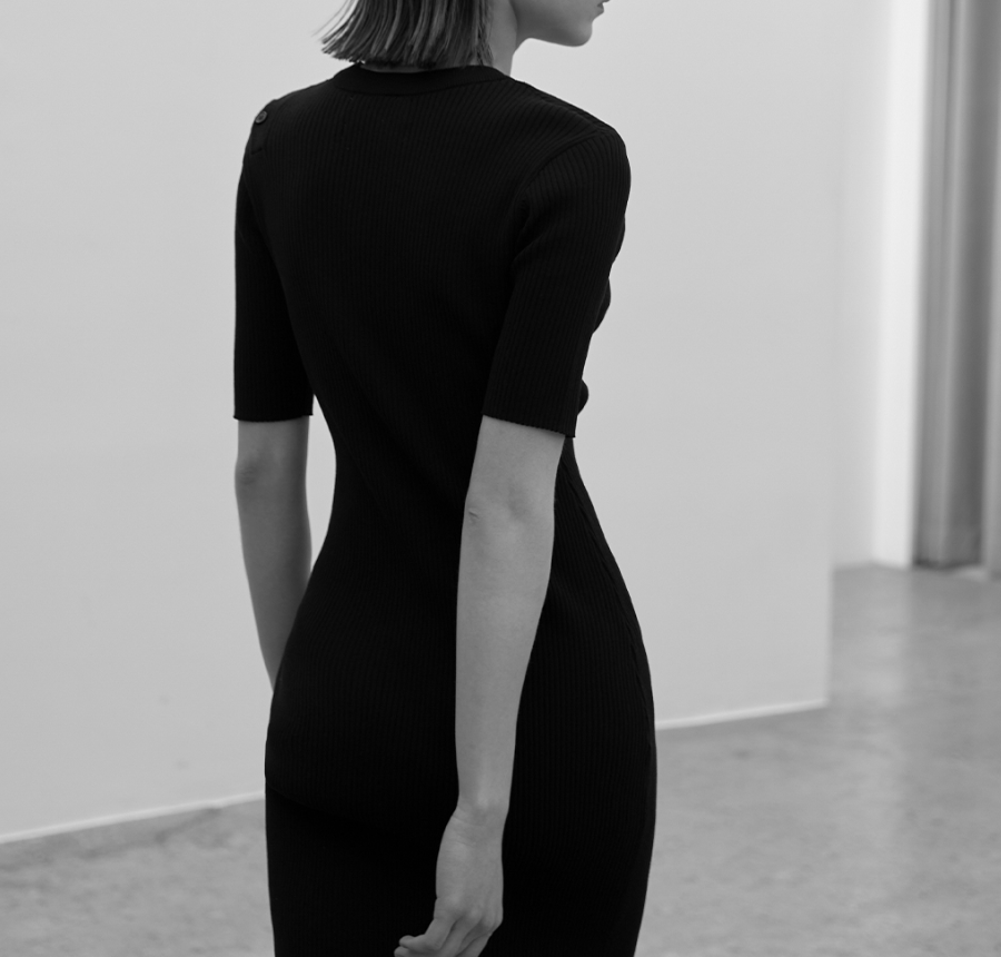 봄니트원피스 에센셜 헤바 컷아웃 니트 원피스 봄니트원피스의 정석을 보여주는 아이템