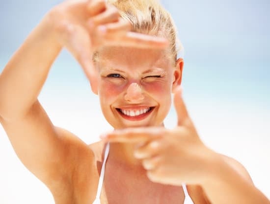 여름철 피부 관리법: 자외선·열·습기에서 피부 지키는 완벽 가이드