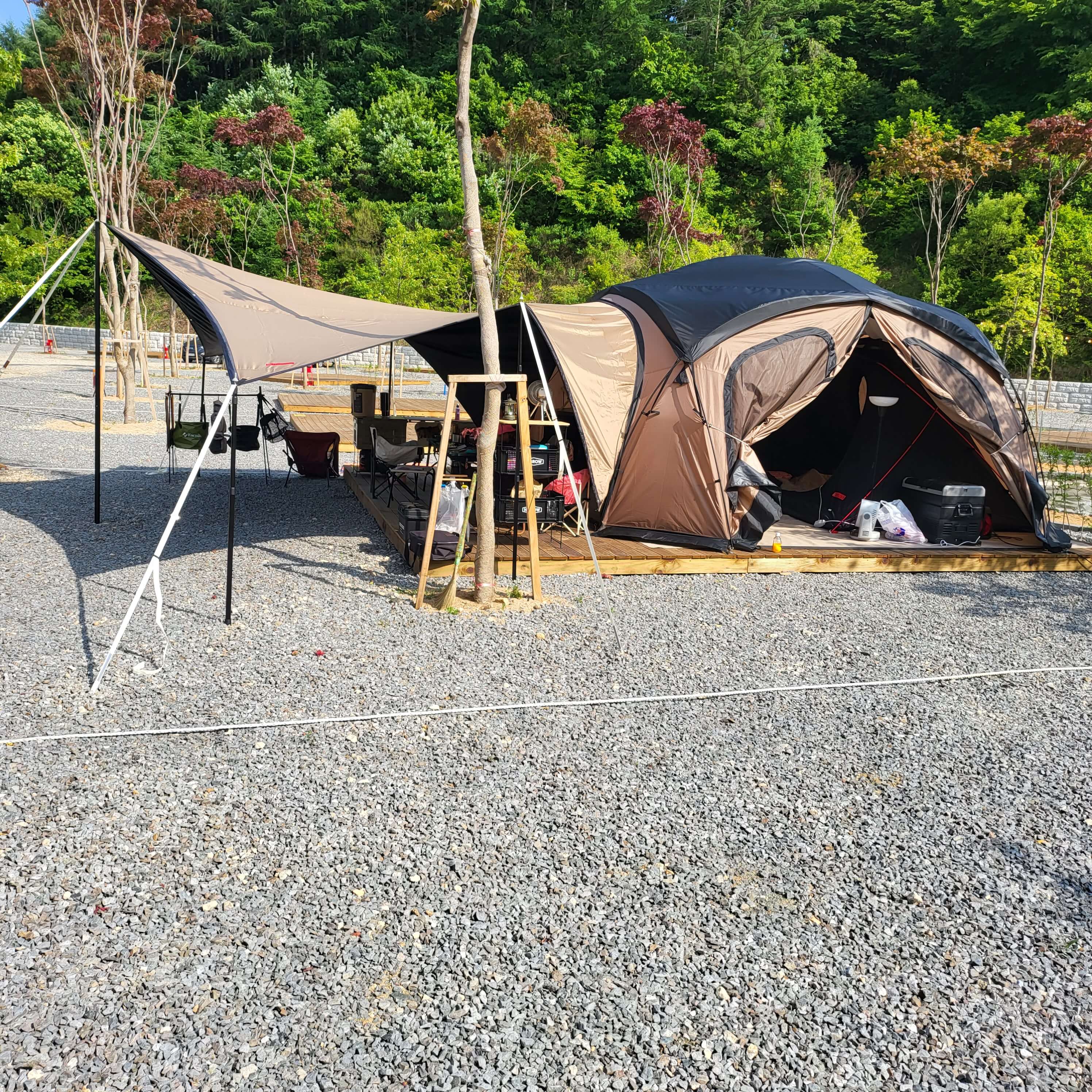 데크 위 거대한 에르젤 라운지쉘터S5 피칭 모습