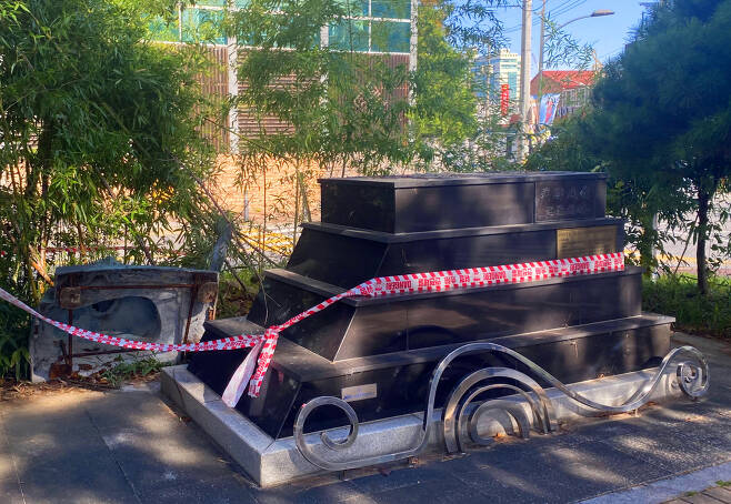 광주 정율성 흉상