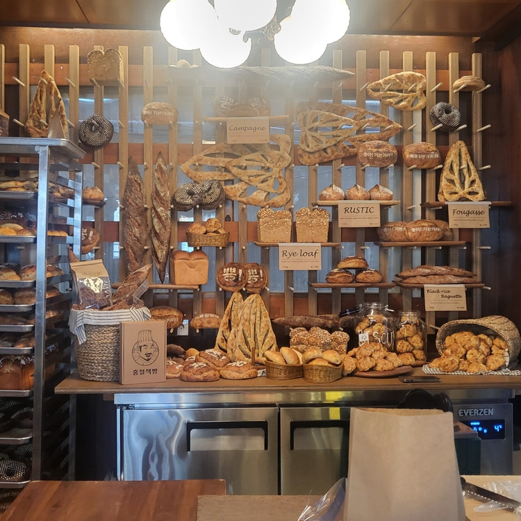 용산 후암동 '홍철책방' (노홍철 카페)