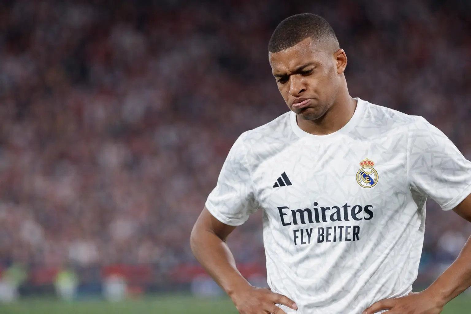 실망한 표정이 역력한 음바페