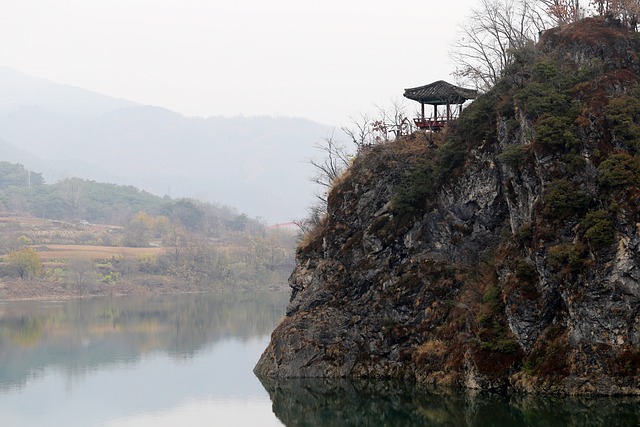 도담삼봉은 어떻게 생겼을까?