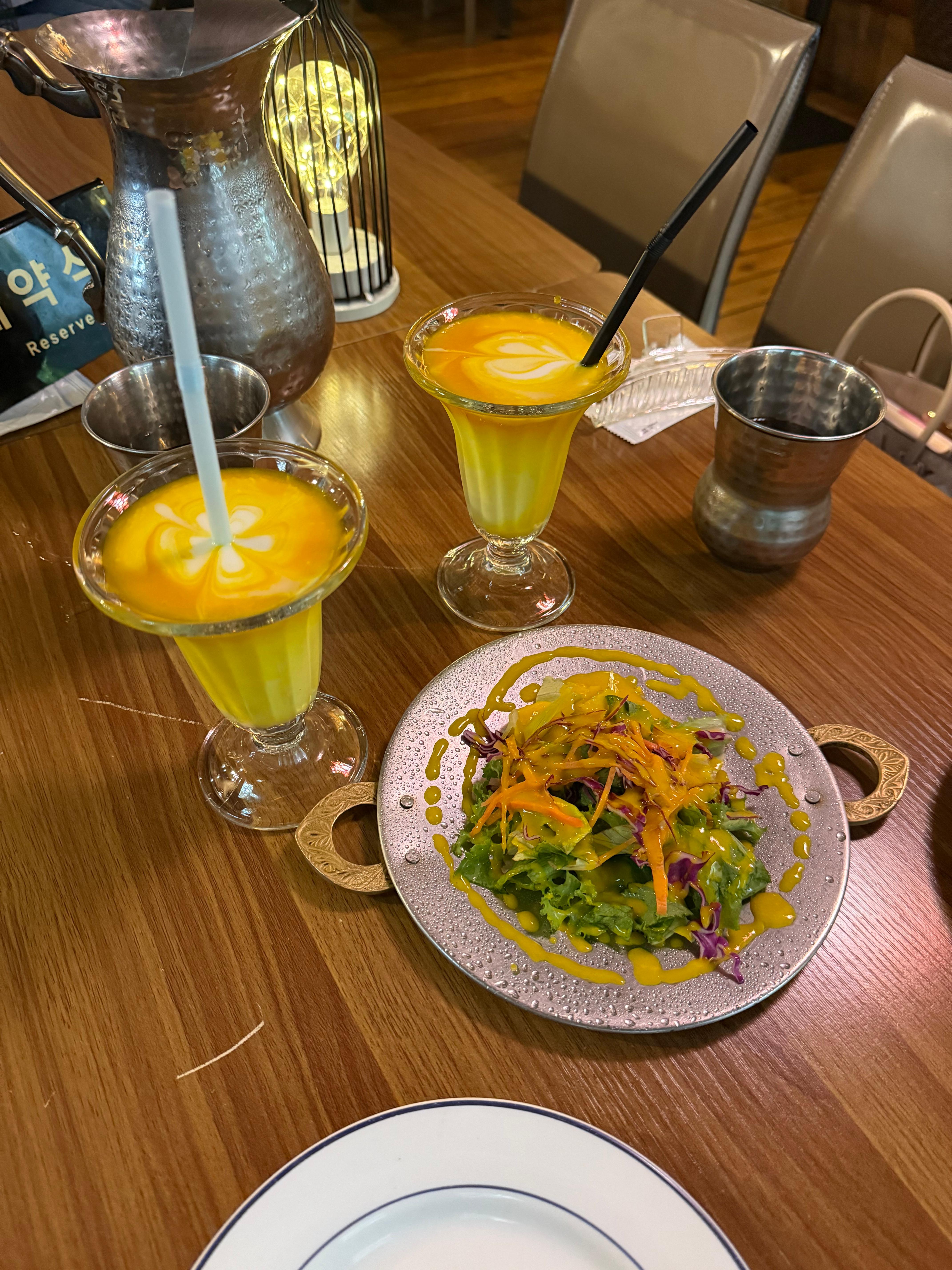 예티 샐러드와 망고라씨