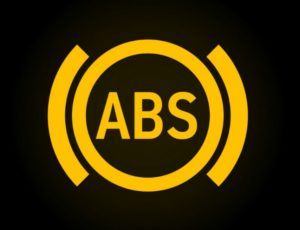 잠김 방지 제동 장치 이상을 알리는 ABS 경고등