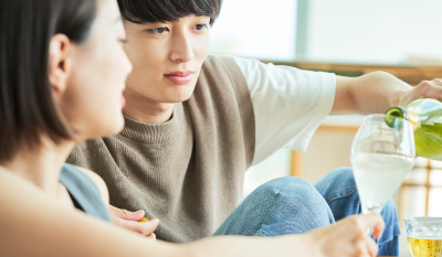 술을 마시는 커플 2