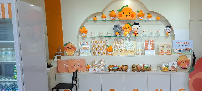 제주도여행 쇠소깍 카약타기 제주도레저 제주도 즐길거리 카약타러가는길 쇠소깍의미 쇠소깍전설 쇠소깍선착장 쇠소깍시작지점 쇠소깍풍경감상 쇠소깍맑은물 쇠소깍테우 하효쇠소깍해수욕장 쇠소깍십원빵 라봉상회