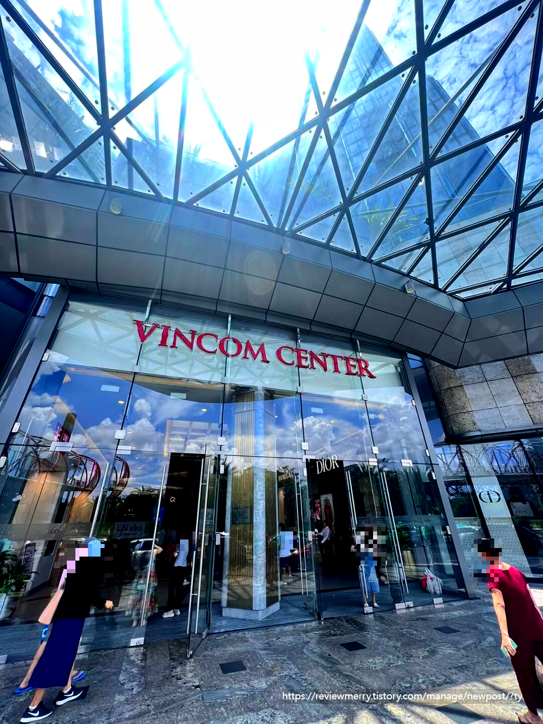 랜드마크 쇼핑몰 입구