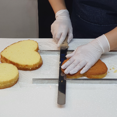 초보자도 쉽게 배울 수 있는 레터링 케이크 원데이 클래스 수강생 작업 모습