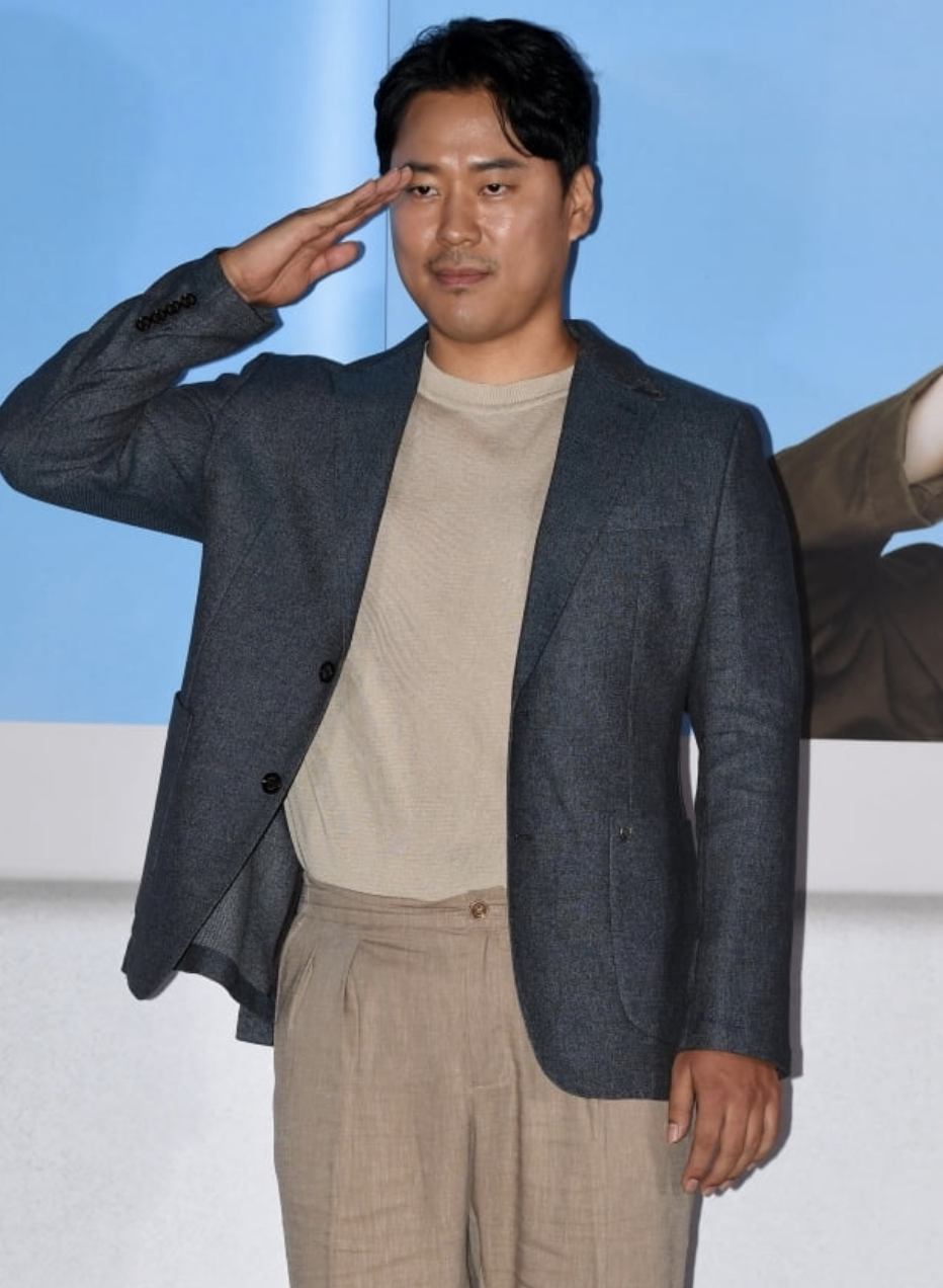 이순원 경례