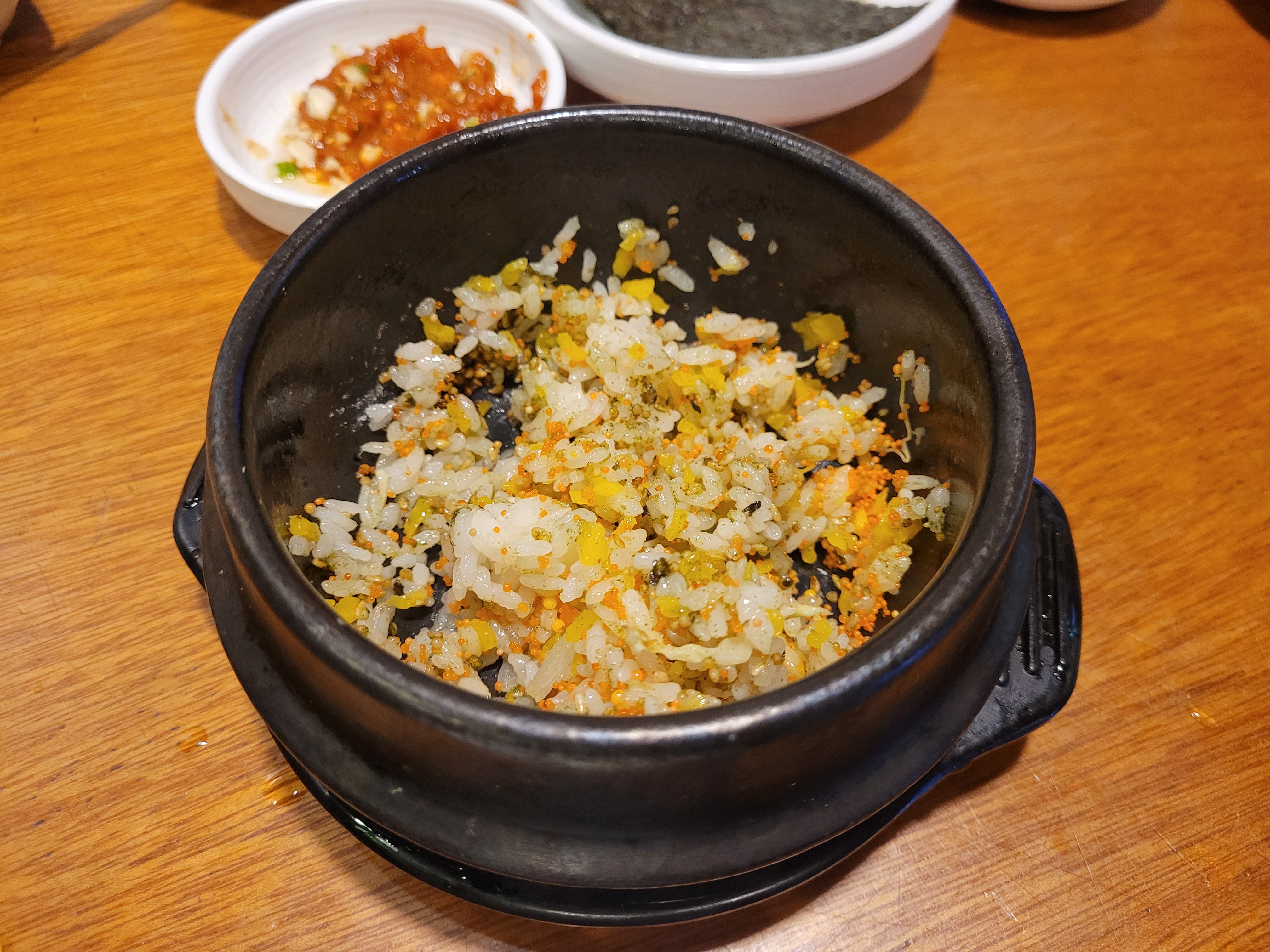 비벼 놓은 알밥