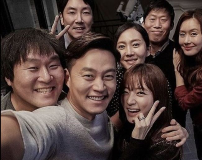 영화-완벽한 타인-단체샷-영화 명대사-영화 명장면