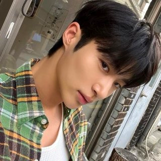 변우석 프로필 나이 키 군대 드라마 작품+변우석 배경화면