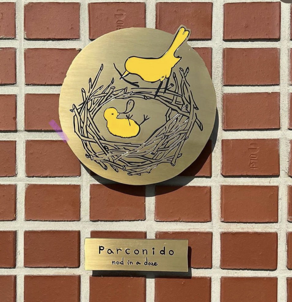 둥지안에 노란 새가 자고있는 브랜드 그림