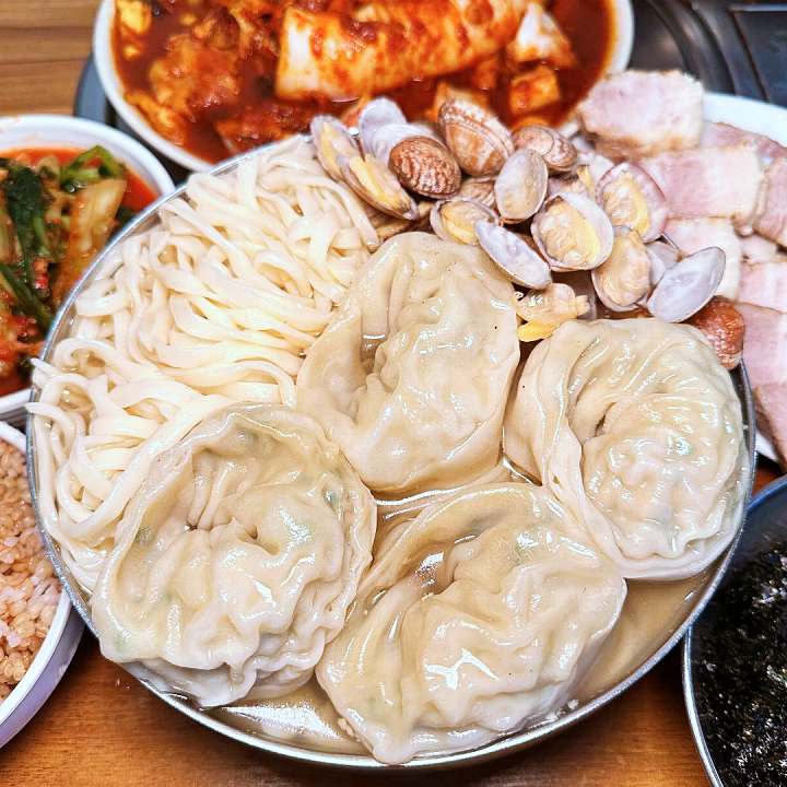 수원 수원역 맛집 추천 생방송투데이 25년 정성 한 그릇 손칼국수 만두칼국수 오늘방송 맛의 승부사