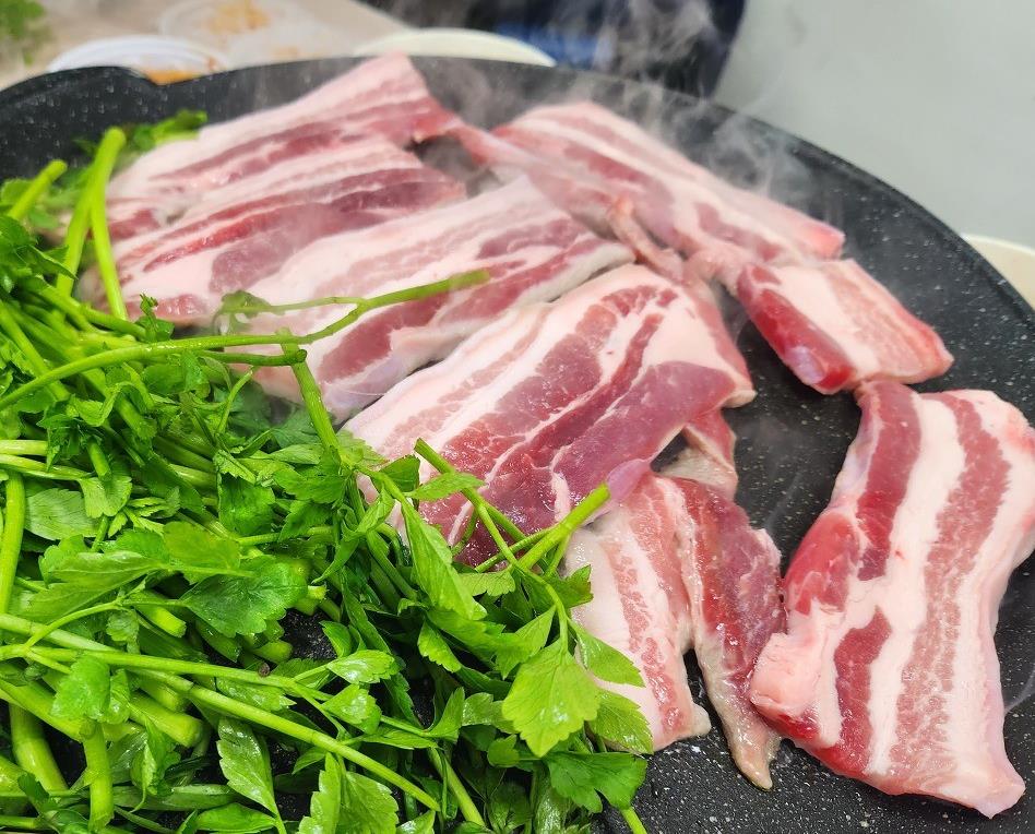 그리들위에서 굽는 동네한바퀴 육동 미나리