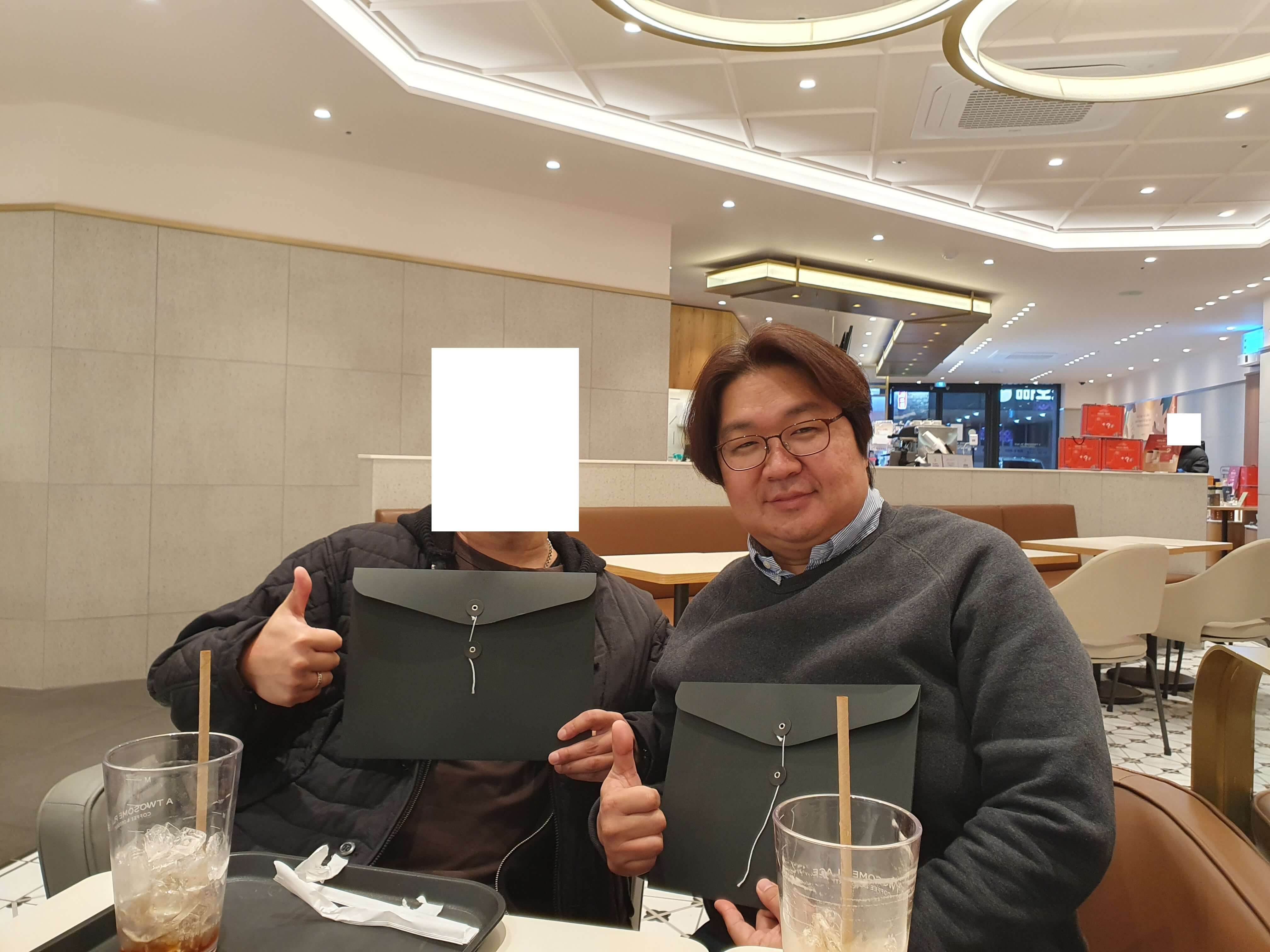 오른쪽-브라이언 킴스 작가