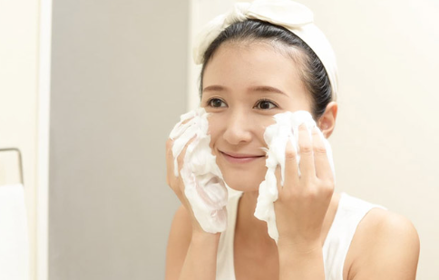 거품 세수하기.